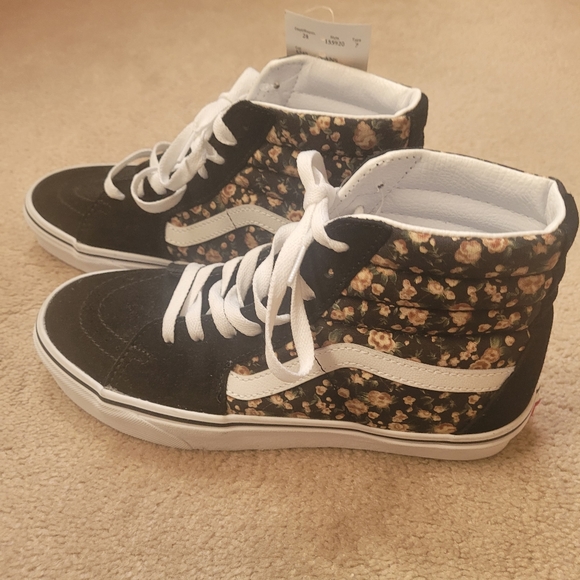 Ladies Sneakers - Picture 2 of 9